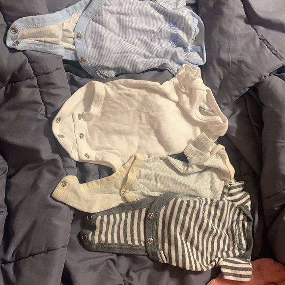 Preemie onesies(4) - Picture 1 of 5